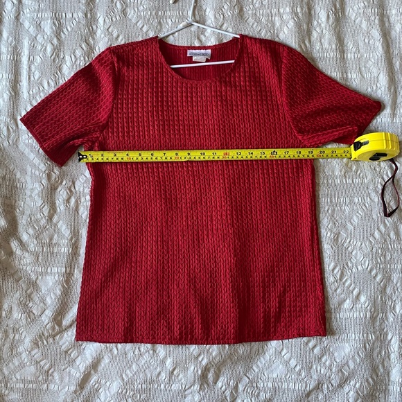Vintage red textured t-shirt blouse - Picture 2 of 6